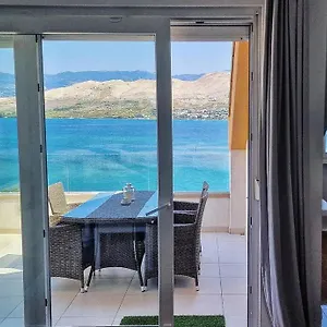 Apartament Bouvier, Pag Town