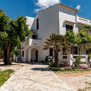 Apartament Nenad & Marija, Pag Town
